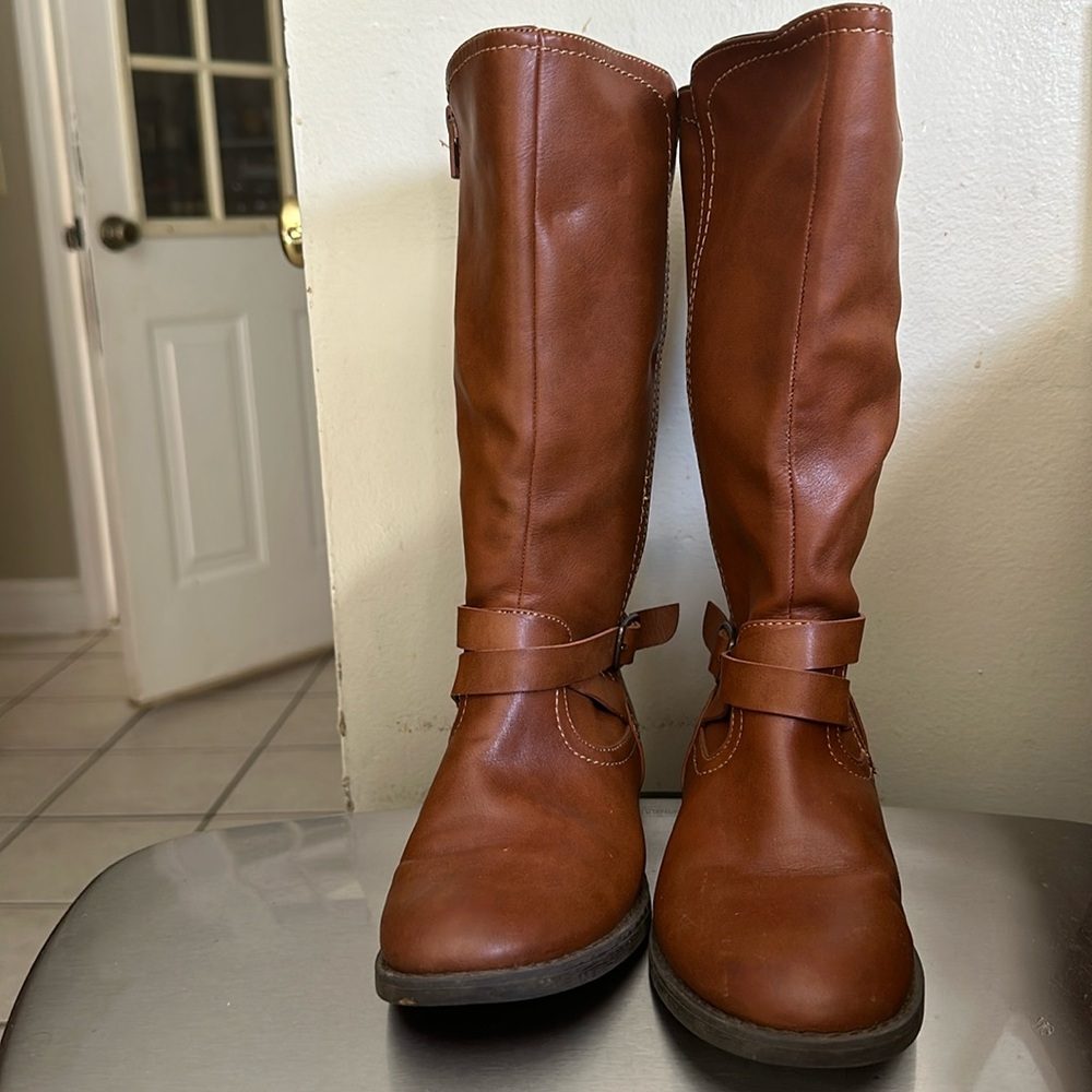 Brown girl ridder boots size 2 worn but in a really good condition